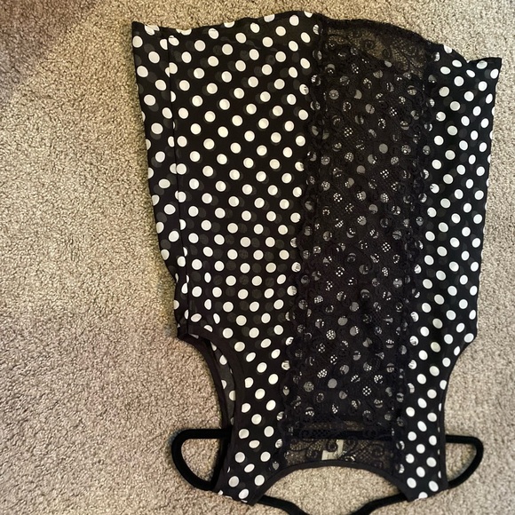 Montreau Los Angeles Sleeveless Black and White Dot Top-lace back - Picture 6 of 8